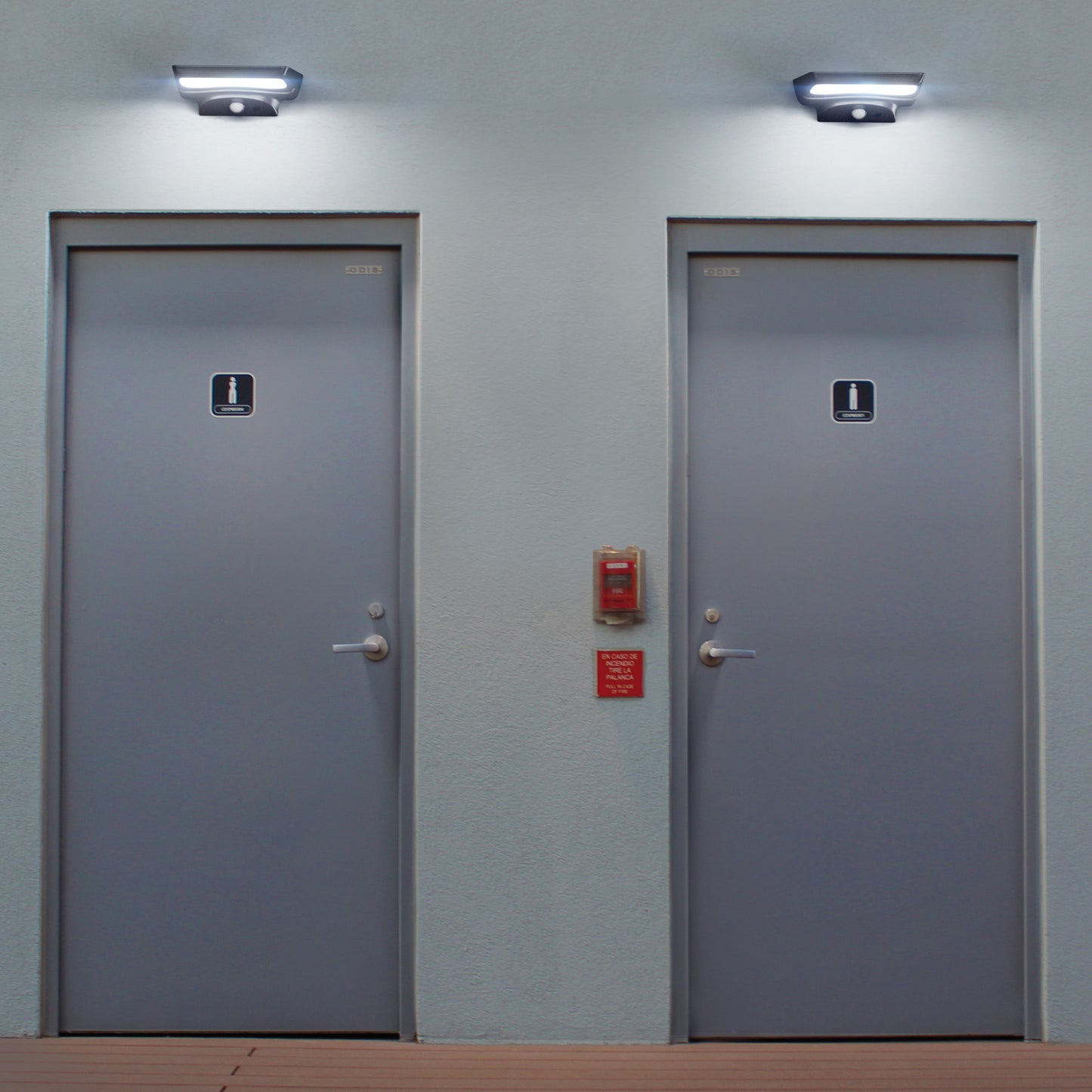 Arbotante solar LED 4 W con sensor de movimiento, Volteck | ARB-704L | 49073